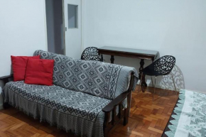 Lugar ideal Copacabana quarto, sala e lavanderia